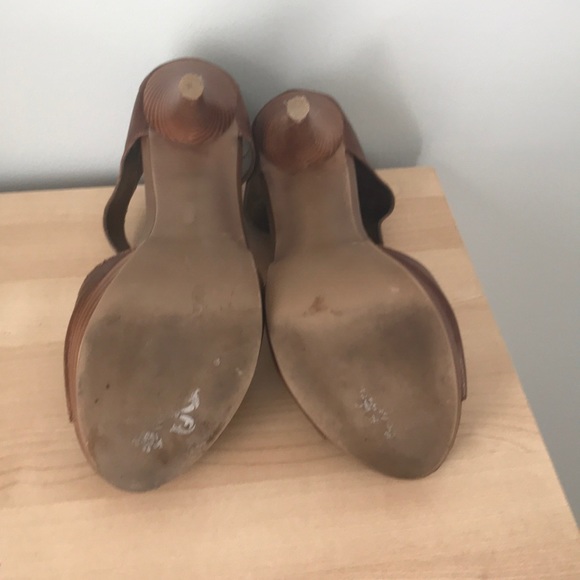 Fergie Brown platform open toe Heels - Picture 4 of 4